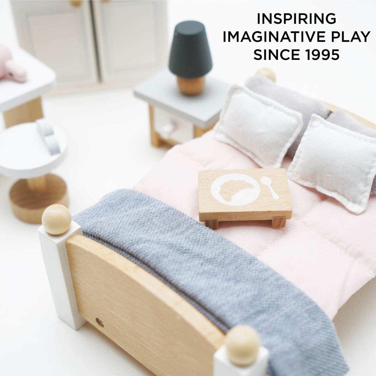 Le Toy Van Doll House Bedroom Set