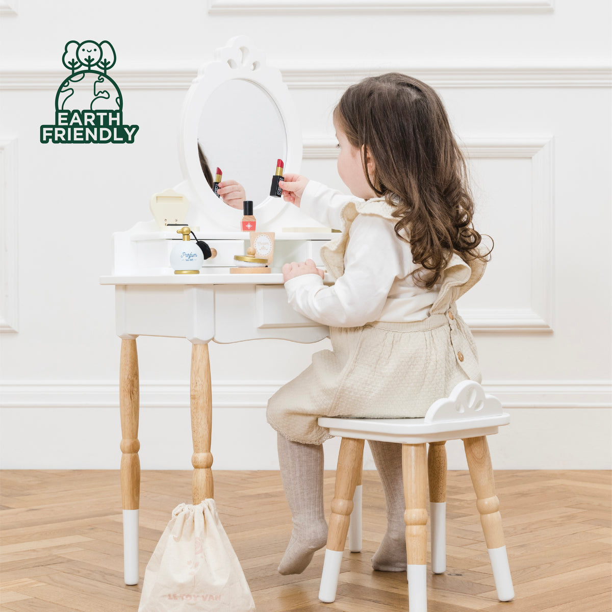 Le Toy Van – Dressing-up Vanity Table & Stool