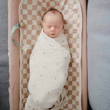 Mushie Organic Cotton Muslin Swaddle Blanket- Bee