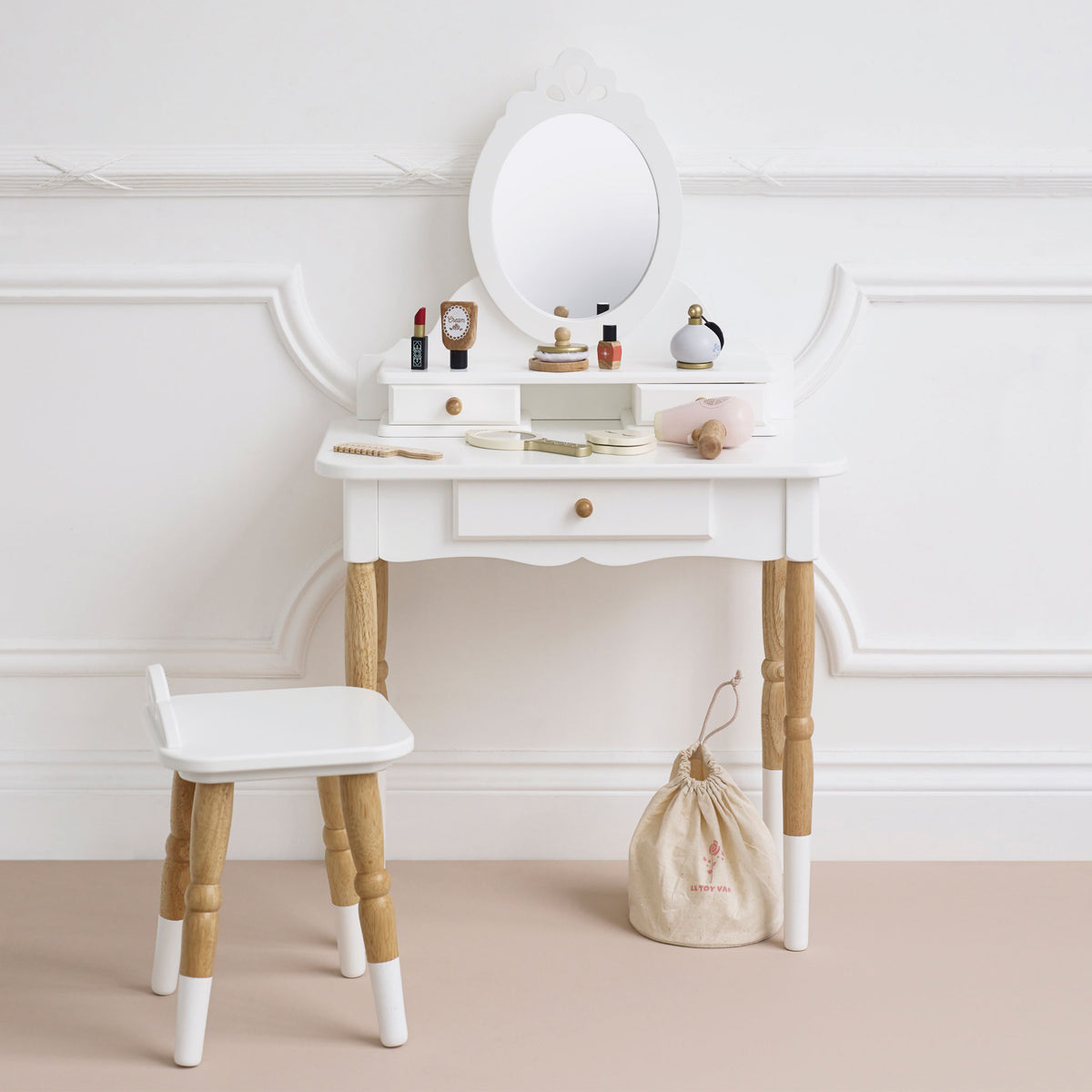 Le Toy Van – Dressing-up Vanity Table & Stool