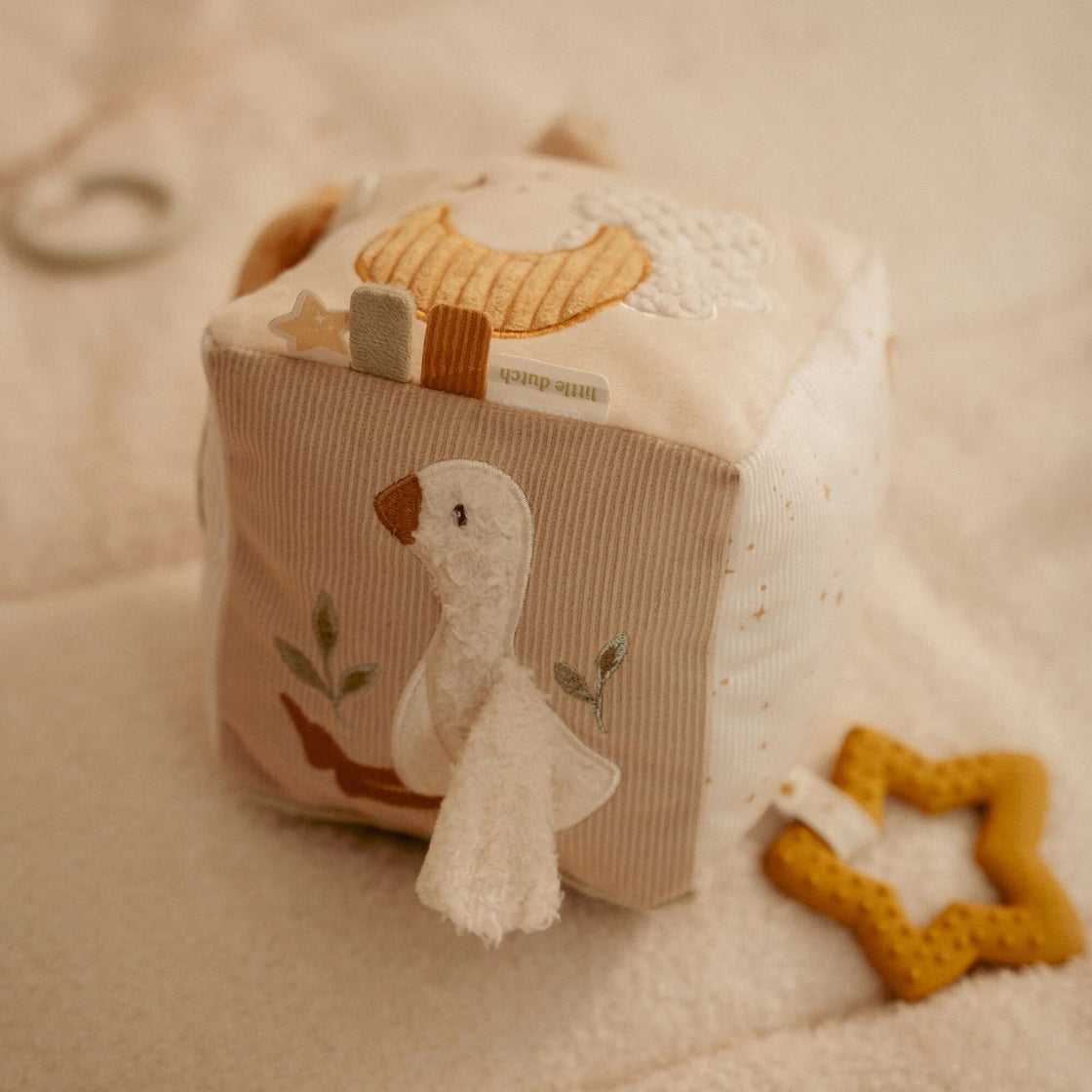 Little Dutch Activity Cube Newborn Naturals