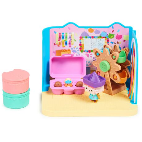 Gabby's Dollhouse Deluxe Room - Craft-a-Riffic Room Playset with Cat Figure